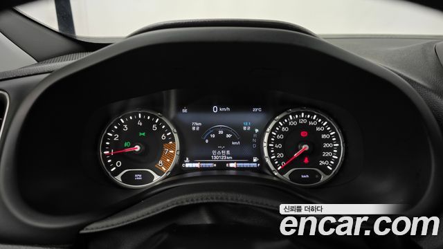 Jeep Renegade 2019 — photo 11
