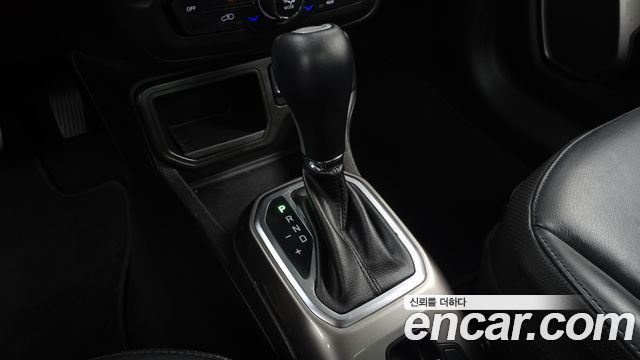 Jeep Renegade 2019 — photo 12