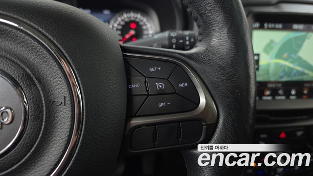 Jeep Renegade 2019 — photo 22