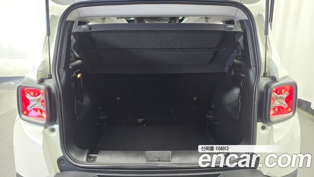 Jeep Renegade 2019 — photo 24