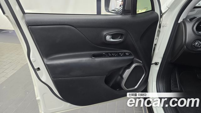 Jeep Renegade 2019 — photo 14