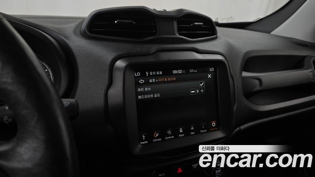 Jeep Renegade 2019 — photo 32