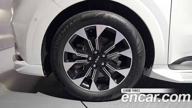 Kia Canival 2023 — photo 5