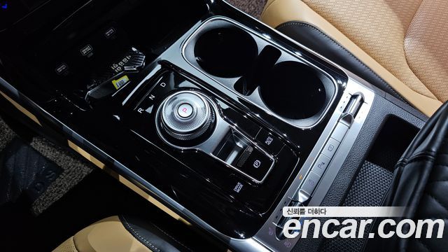 Kia Canival 2023 — photo 9