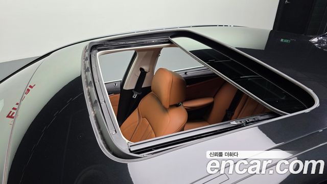 BMW 5-Series 2022 — photo 19