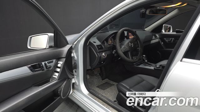 Mercedes-Benz C-Class 2010 — photo 10