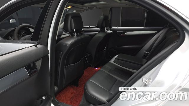 Mercedes-Benz C-Class 2010 — photo 11