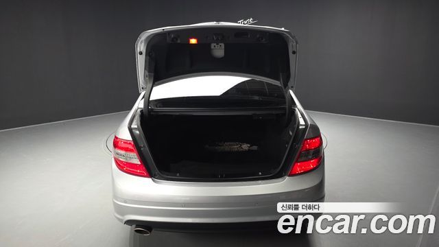 Mercedes-Benz C-Class 2010 — photo 20