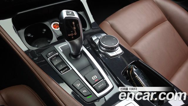 BMW 5-Series 2015 — photo 9