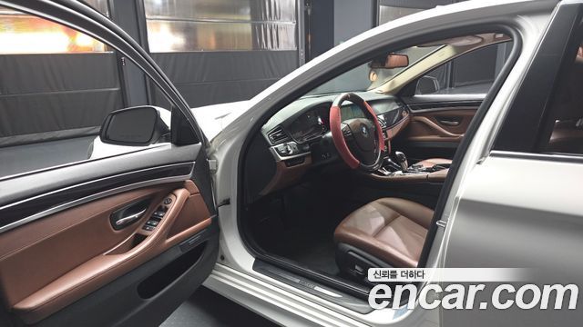 BMW 5-Series 2015 — photo 10