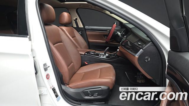 BMW 5-Series 2015 — photo 11