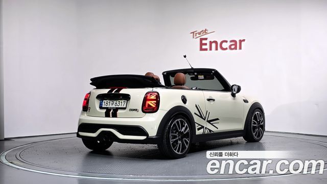 Mini Cooper Convertible 2022 — photo 2