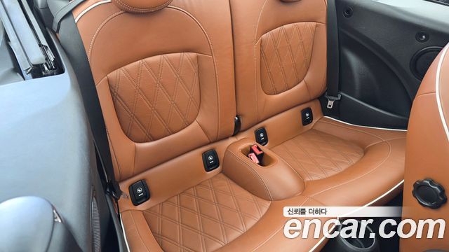 Mini Cooper Convertible 2022 — photo 17