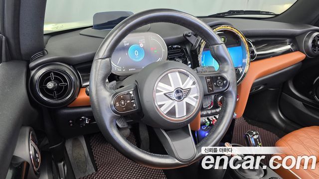 Mini Cooper Convertible 2022 — photo 18