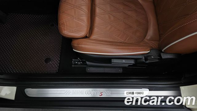 Mini Cooper Convertible 2022 — photo 23