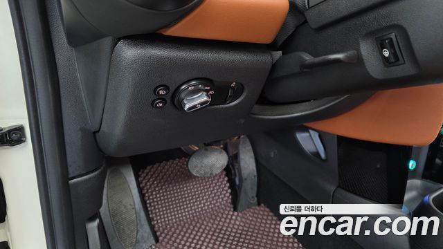Mini Cooper Convertible 2022 — photo 24
