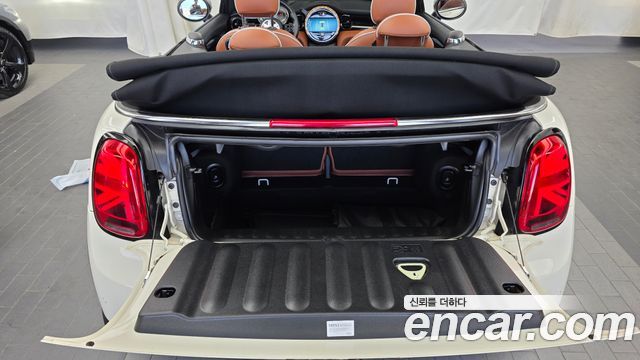 Mini Cooper Convertible 2022 — photo 26