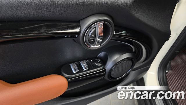Mini Cooper Convertible 2022 — photo 27