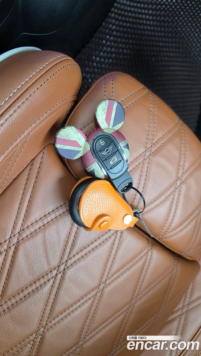 Mini Cooper Convertible 2022 — photo 28