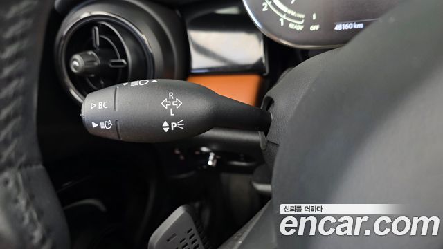 Mini Cooper Convertible 2022 — photo 30