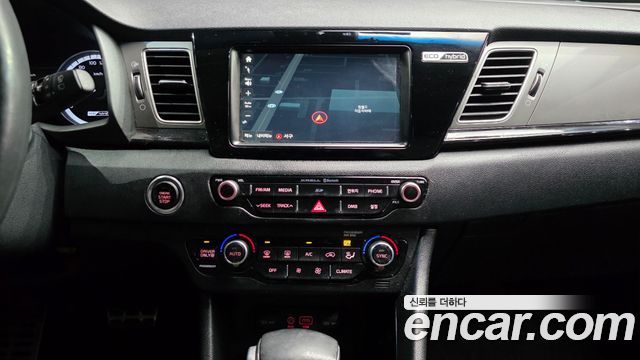 Kia Niro 2017 — photo 14