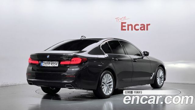 BMW 5-Series 2021 — photo 2