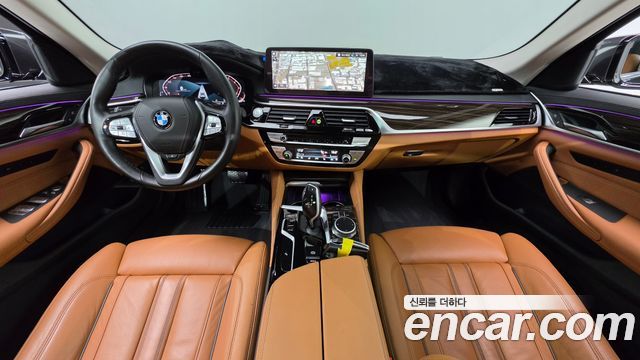 BMW 5-Series 2021 — photo 10
