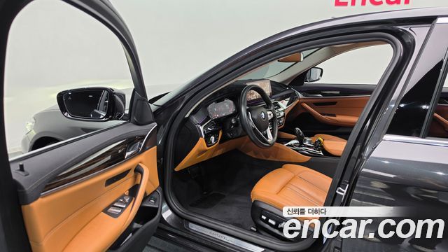 BMW 5-Series 2021 — photo 13