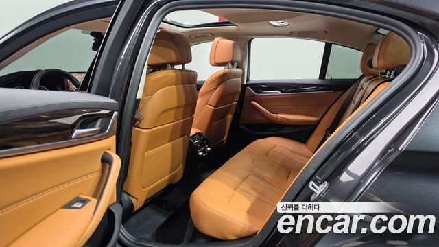 BMW 5-Series 2021 — photo 17