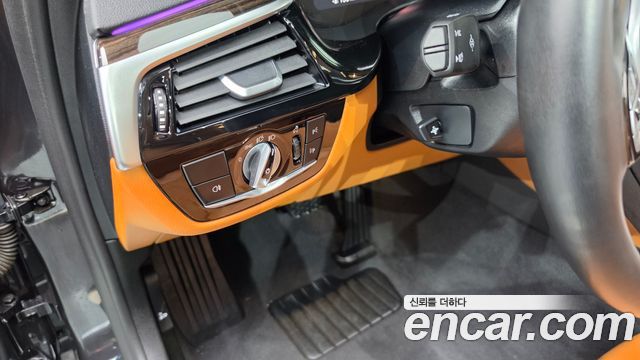 BMW 5-Series 2021 — photo 24