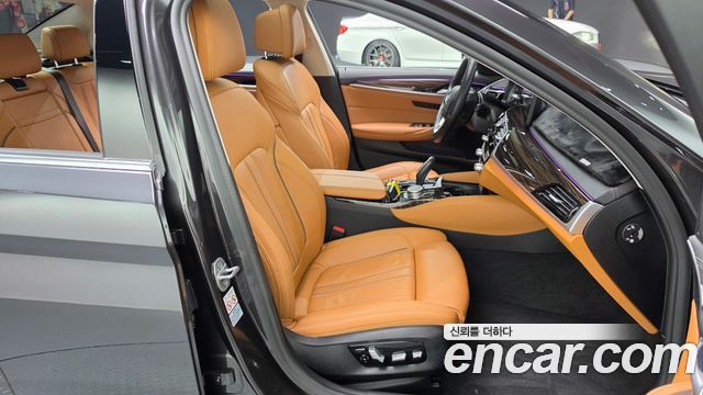 BMW 5-Series 2021 — photo 16
