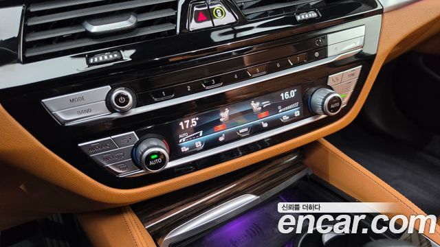 BMW 5-Series 2021 — photo 30