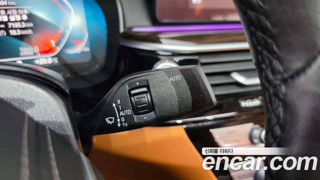 BMW 5-Series 2021 — photo 31
