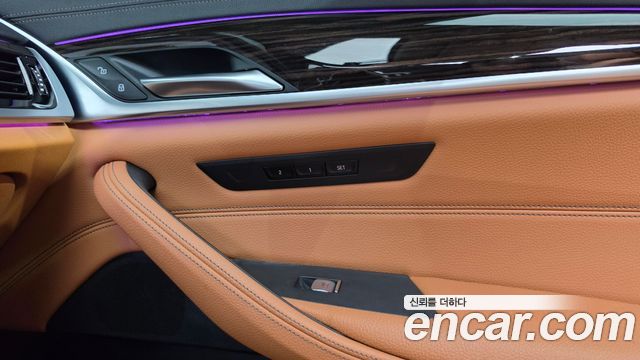 BMW 5-Series 2021 — photo 32