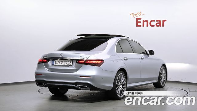 Mercedes-Benz E-Class 2022 — photo 2