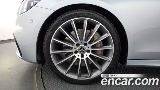 Mercedes-Benz E-Class 2022 — photo 5