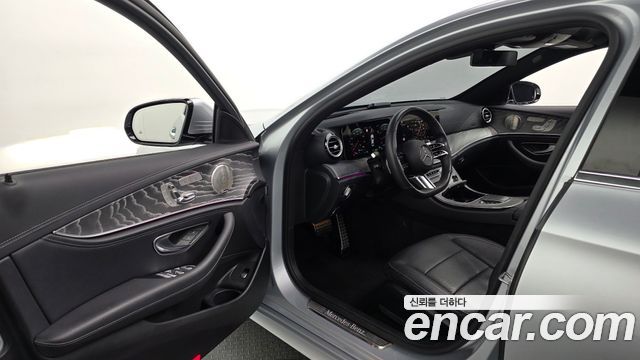 Mercedes-Benz E-Class 2022 — photo 13