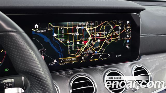 Mercedes-Benz E-Class 2022 — photo 19