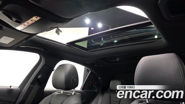 Mercedes-Benz E-Class 2022 — photo 25