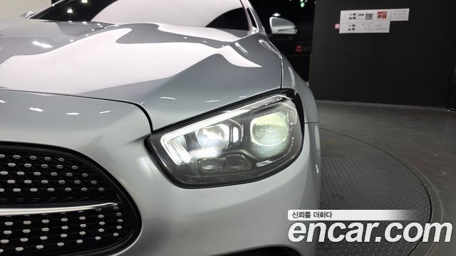 Mercedes-Benz E-Class 2022 — photo 8