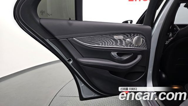 Mercedes-Benz E-Class 2022 — photo 15