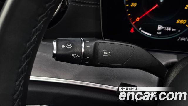 Mercedes-Benz E-Class 2022 — photo 27