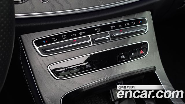 Mercedes-Benz E-Class 2022 — photo 29