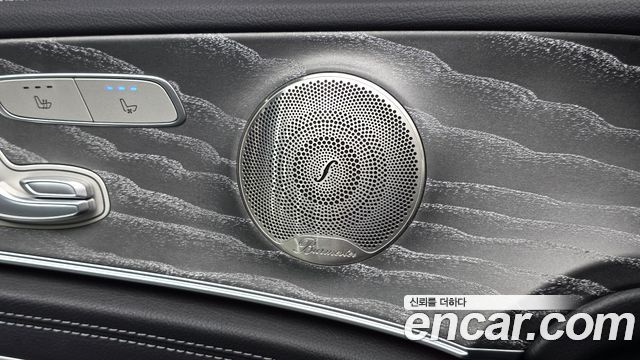 Mercedes-Benz E-Class 2022 — photo 33