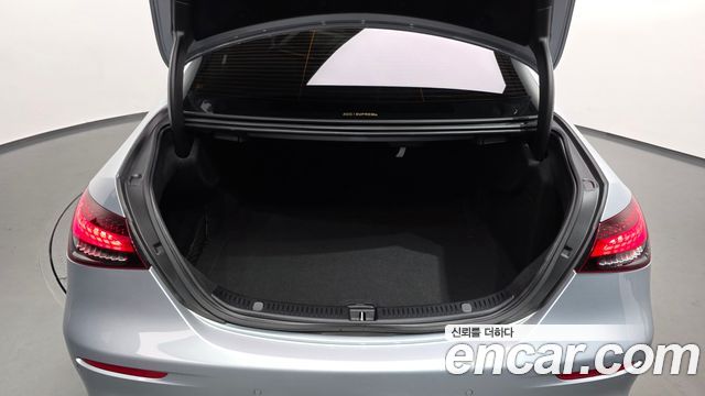 Mercedes-Benz E-Class 2022 — photo 34