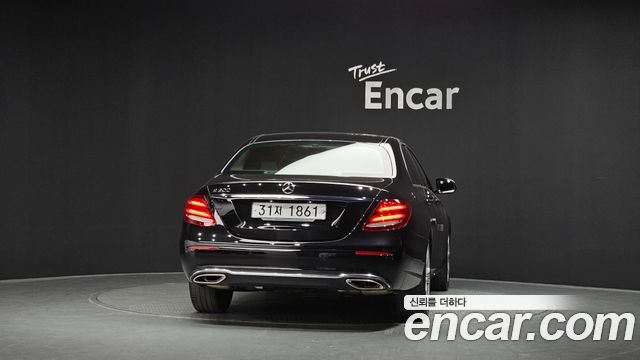 Mercedes-Benz E-Class 2018 — photo 4