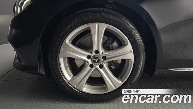 Mercedes-Benz E-Class 2018 — photo 5