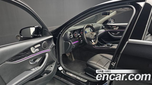 Mercedes-Benz E-Class 2018 — photo 13