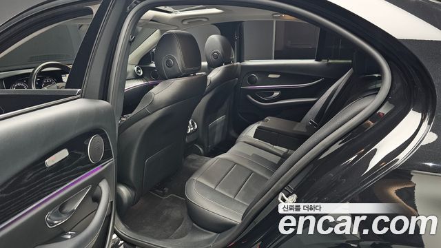 Mercedes-Benz E-Class 2018 — photo 17
