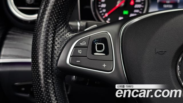 Mercedes-Benz E-Class 2018 — photo 20